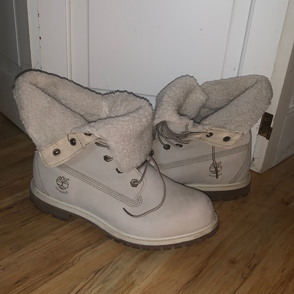 Size 10 Timberland fold-down, fleece lined boots